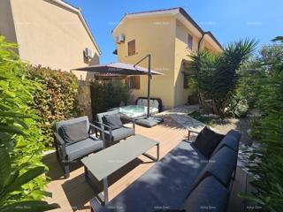 In vendita appartamento con ampio giardino, jacuzzi e terrazza coperta, Banjole!