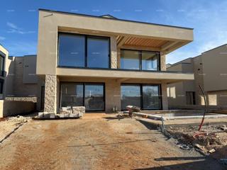 Vendita di ville moderne in una bellissima zona residenziale, Umago