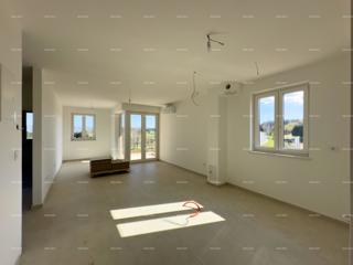 Vendiamo un appartamento con un grande giardino a Barban.