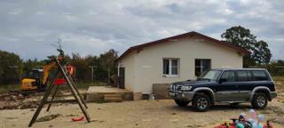 Vendita di un ampio terreno edificabile con una casa e un progetto per la costruzione di un'ulteriore villa, Svetvinčenat