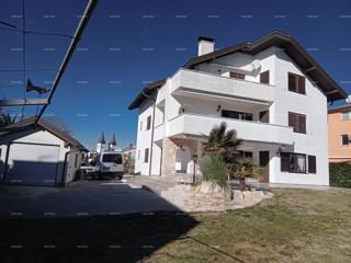 Vendita di una grande casa residenziale, adatta per investimento, Medulin!