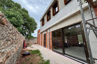 Casa in costruzione con piscina in vendita - Bale, dintorni