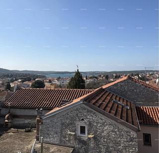Eccellente opportunità! Vendita di una casa ristrutturata nel centro di Medulin! Vista mare!