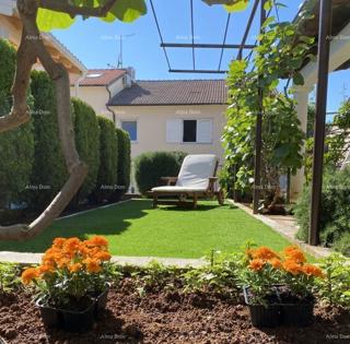 Pula – Casa con due unità abitative, a 50 m dal mare