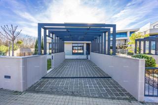 Primo fila al mare! Casa di lusso a Umago, a 300 m dal mare - perfetta per famiglie con comfort moderni.