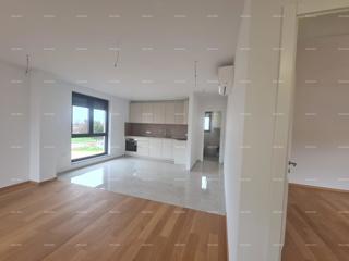 In vendita moderno, completamente nuovo appartamento a Ližnjan, 78,55 m²