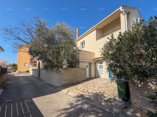 Ližnjan, casa ristrutturata e completamente arredata con garage e cantina