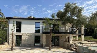 Vendita - Appartamento con vista mare, in ottima posizione, Umago!