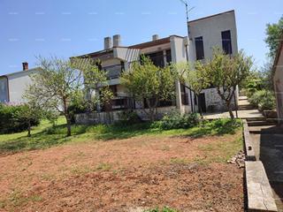 PULA – Škatari, casa unifamiliare con ampio giardino