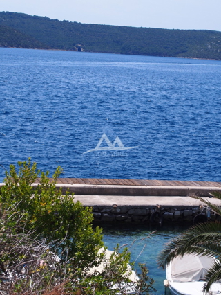 PRIMA FILA - ISOLA DI ZVERINAC - BELLISSIMO TERRENO EDIFICABILE 2.193 M2 - € 219.000