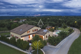 Nel cuore dell'Istria, scoprite il fascino di San Pietro in Foresta - Un'esclusiva Dimora con Piscina e Ampio Giardino