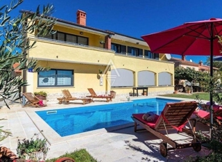 Bella casa con due unità abitative e piscina, Istria, Svetvinčenat