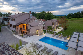 Istria, Pićan: Tenuta con 3 ville su ampio lotto