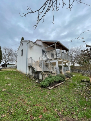 Istria, Oprtalj – Case in pietra con ampio terreno