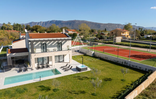 Istria, Labin: Casa moderna con piscina e tennis