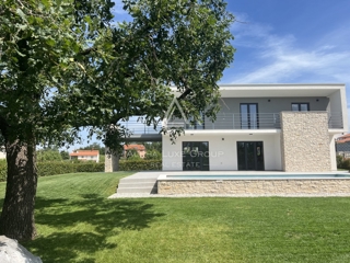Poreč, Istria: Villa di nuova costruzione vicino alla città e alla costa