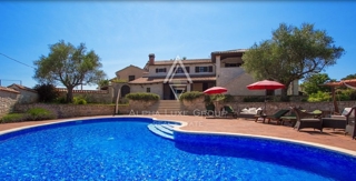 Affascinante casa in pietra con piscina, Istria, Visignano