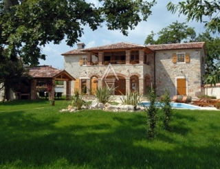 Villa in pietra d'Istria, Villa con piscina, zona di Parenzo.