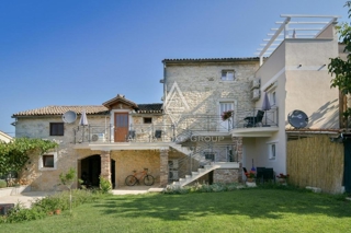 Casa in pietra con quattro appartamenti e vista mare, Istria, Parenzo