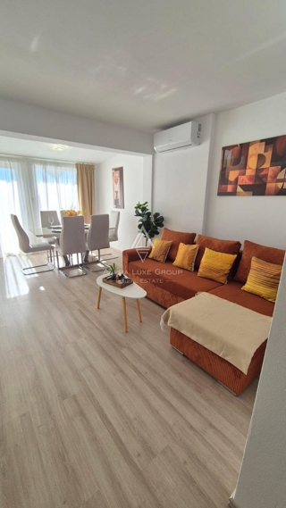 Istria, Novigrad – appartamento ristrutturato al piano terra con giardino, a 400 m dal mare