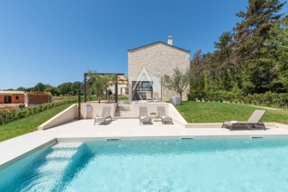 Višnjan, Istria - Villa di lusso in pietra in un contesto sereno