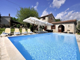 Villa istriana in pietra istraian con piscina, ampio giardino, Istria centrale, Žminj.