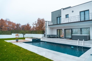Casa di nuova costruzione con piscina vicino al mare, Istria, Poreč