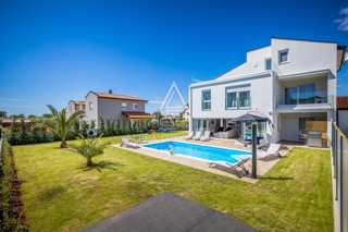 ALPHA LUXE GROUP IN VENDITA, VILLA MODERNA, VICINO A POREČ, ZONA TRANQUILLA