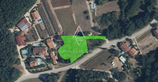 Gimino, Istria – Terreno edificabile lungo strada