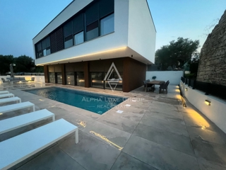 Rovigno, Istria: Villa di lusso arredata in vendita