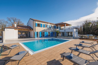 Istria, Višnjan: Villa moderna di lusso con vista