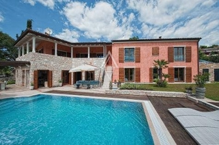 Istria, Rovinj - Villa Maestosa con Ampio Terreno