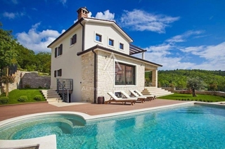 Labin Villa moderna con piscina e vista aperta