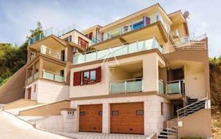 RAB, PALIT, DUE VILLE DI LUSSO CON PISCINE VICINO AL CENTRO!