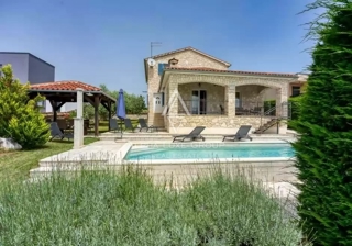 Istria, Poreč: Affascinante casa in pietra con piscina in vendita