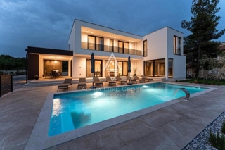 Poreč, Istria - Moderna Villa con Splendide Vedute sul Mare