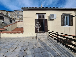 Istria, Buje – casa mista con ristorante e terrazza