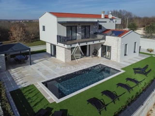 Sveti Lovreč - Villa elegante in tranquillo villaggio istriano