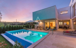 Rovinj, Istria - Villa contemporanea con piscine interna ed esterna
