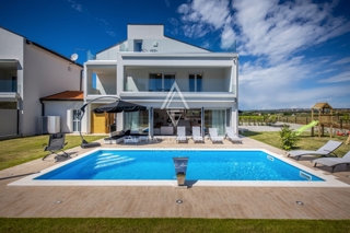 ALPHA LUXE GROUP IN VENDITA, VILLA MODERNA, VICINO A POREČ, ZONA TRANQUILLA
