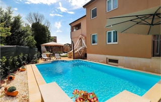 Istria, Umag, Ampia casa vacanze con piscina e area wellness