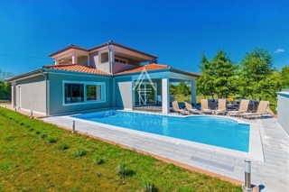 Istria, Labin, Moderna villa con piscina in un villaggio tranquillo