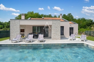 Istria, Labin, Casa moderna con piscina immersa nella natura