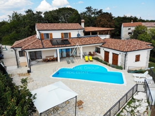 Bella villa con piscina, Istria, Žminj