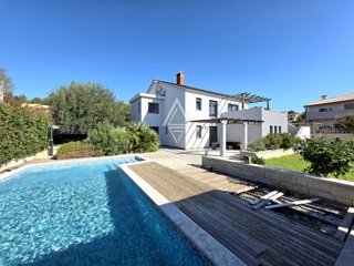 Istria, Pula: Casa moderna con piscina e tre unità