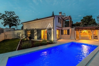 Tinjan, Istria - Villa elegante con vista mare, piscina e ampio giardino