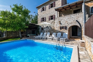 Casa in pietra con piscina e vista panoramica, Istria, Oprtalj