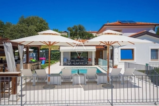 Meravigliosa villa con piscina e giardino paesaggistico, Istria, Novigrad