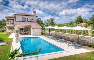 Kanfanar, Istria: Villa elegante con piscina e giardino
