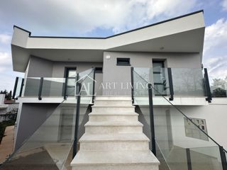 Umago - dintorni, moderno appartamento al primo piano con vista sul mare